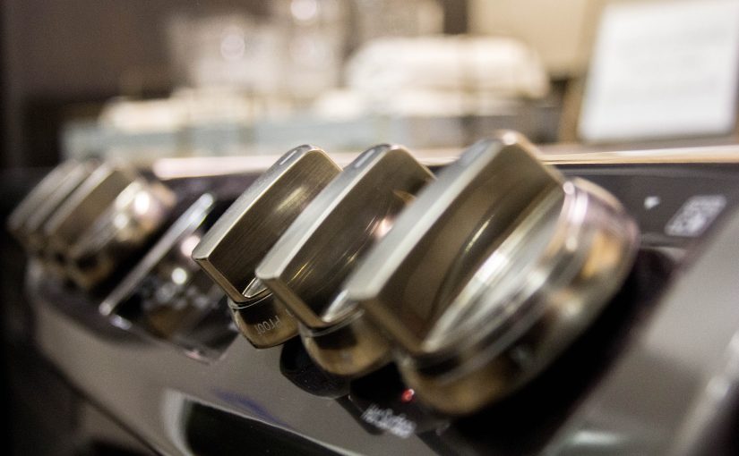 Problemy ze sprzętem AGD – jak działać, kiedy lodówka nie spełnia swojej funkcji, a pralka ma wyciek?